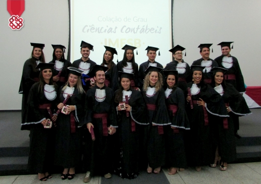 Alunos de Ciências Contábeis colam grau