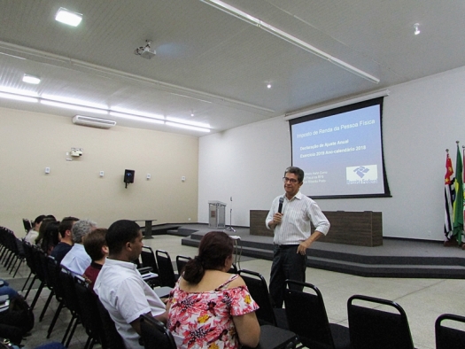 Auditor-fiscal da Receita Federal em Ribeirão Preto realiza palestra sobre o IRPF no IMESB