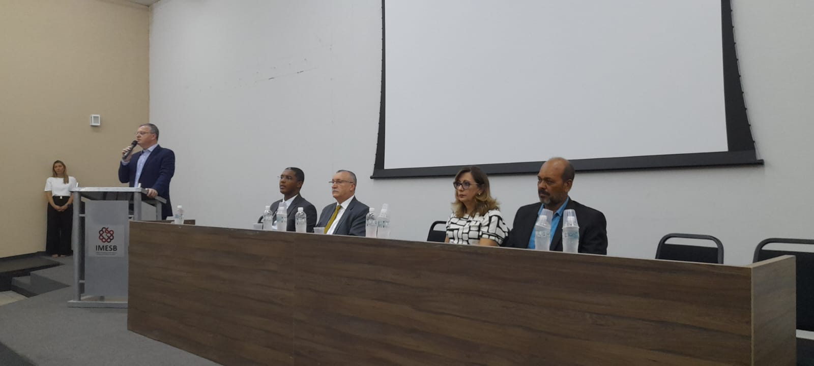 IMESB lança obra coletiva produzida por professores e alunos egressos da Instituição