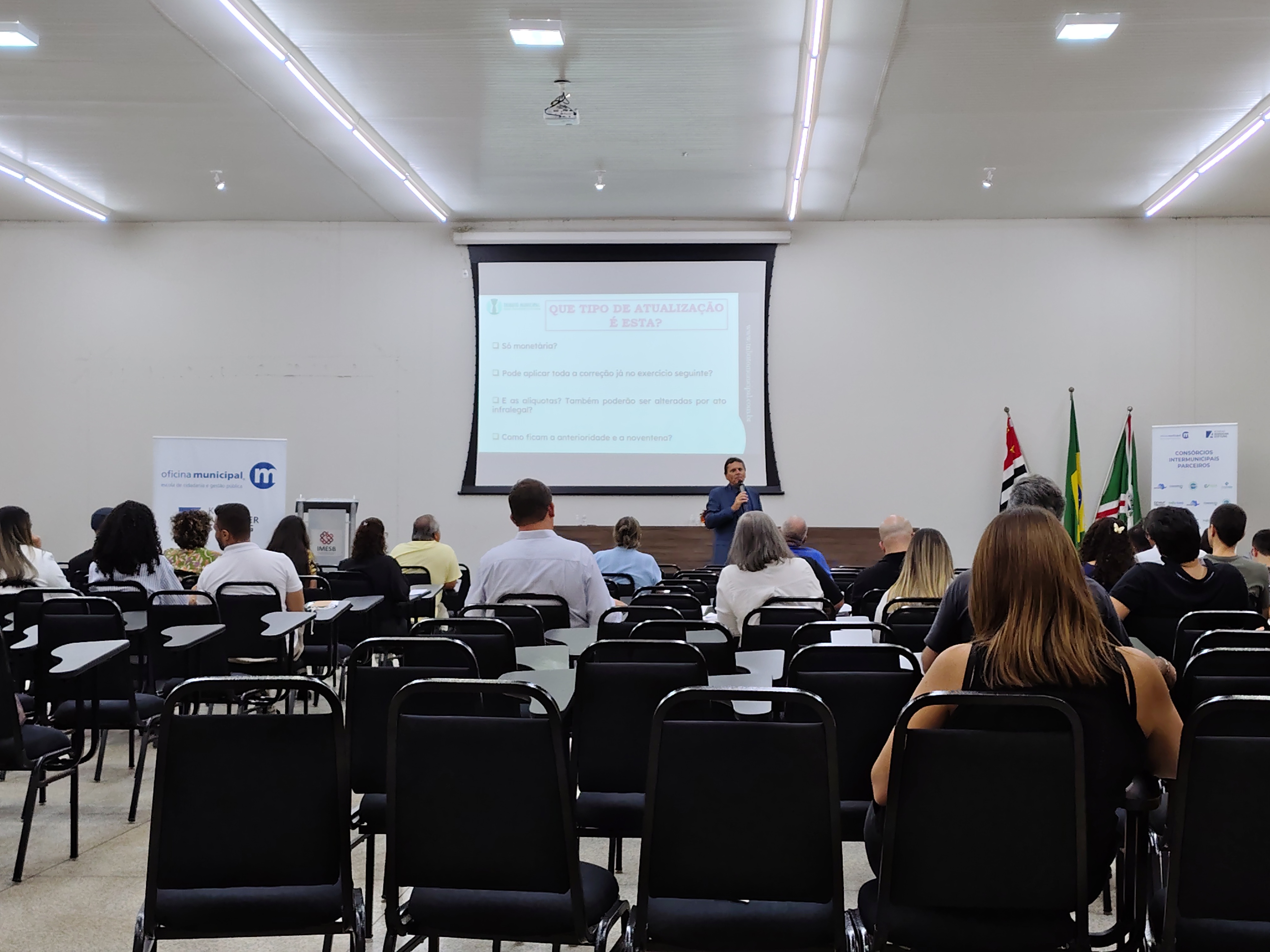 Faculdade Municipal de Bebedouro é sede do 1º Seminário Tributário do CODEVAR