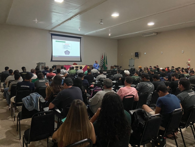 Abertura da Semana Acadêmica de Agronomia tem palestra sobre herbicidas e planejamento de manejo em plantas daninhas em cana de açúcar